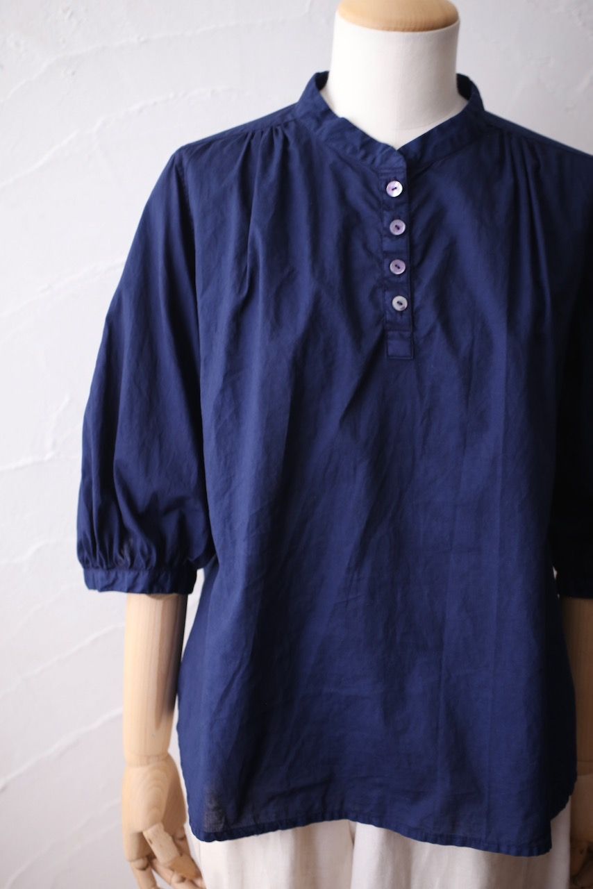 Organic cotton blouse. Color: Deep indigo