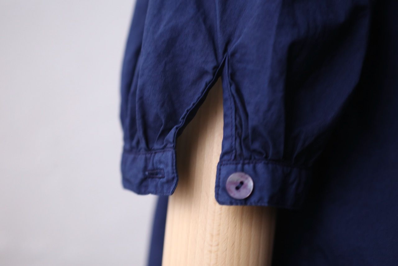 Organic cotton blouse. Color: Deep indigo