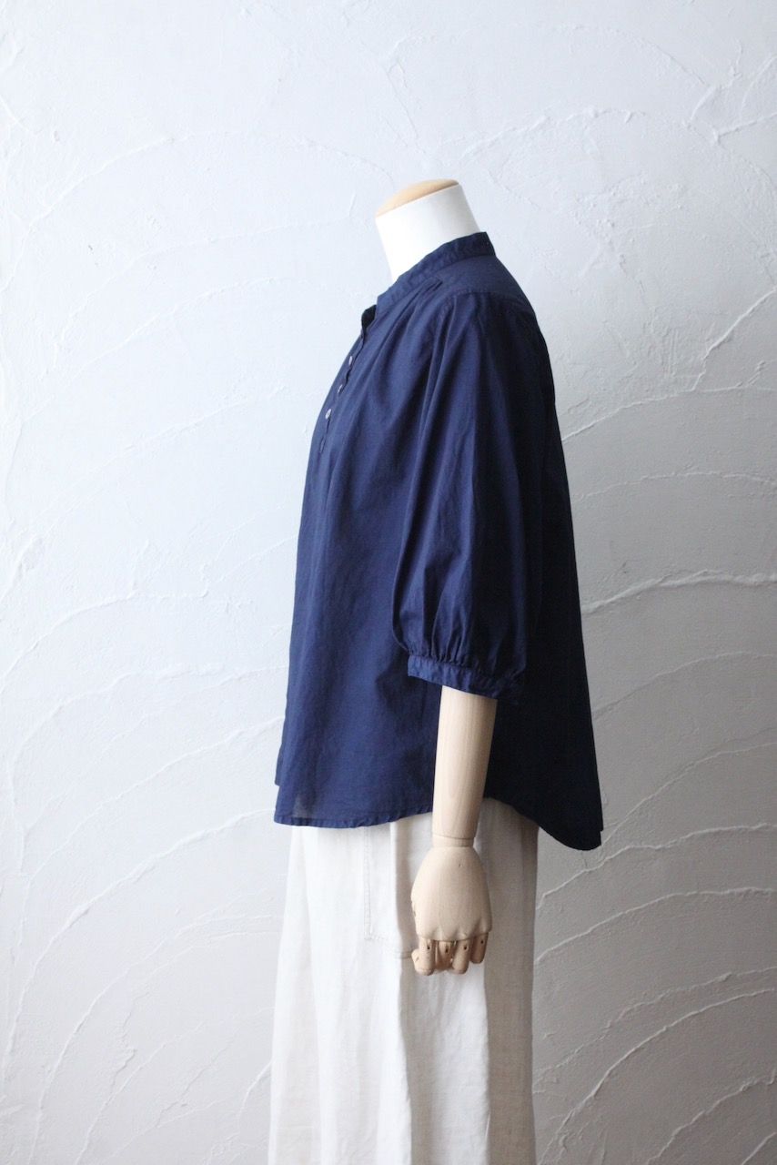 Organic cotton blouse. Color: Deep indigo
