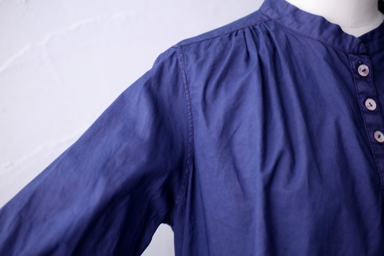 Organic cotton blouse. Color: Deep indigo