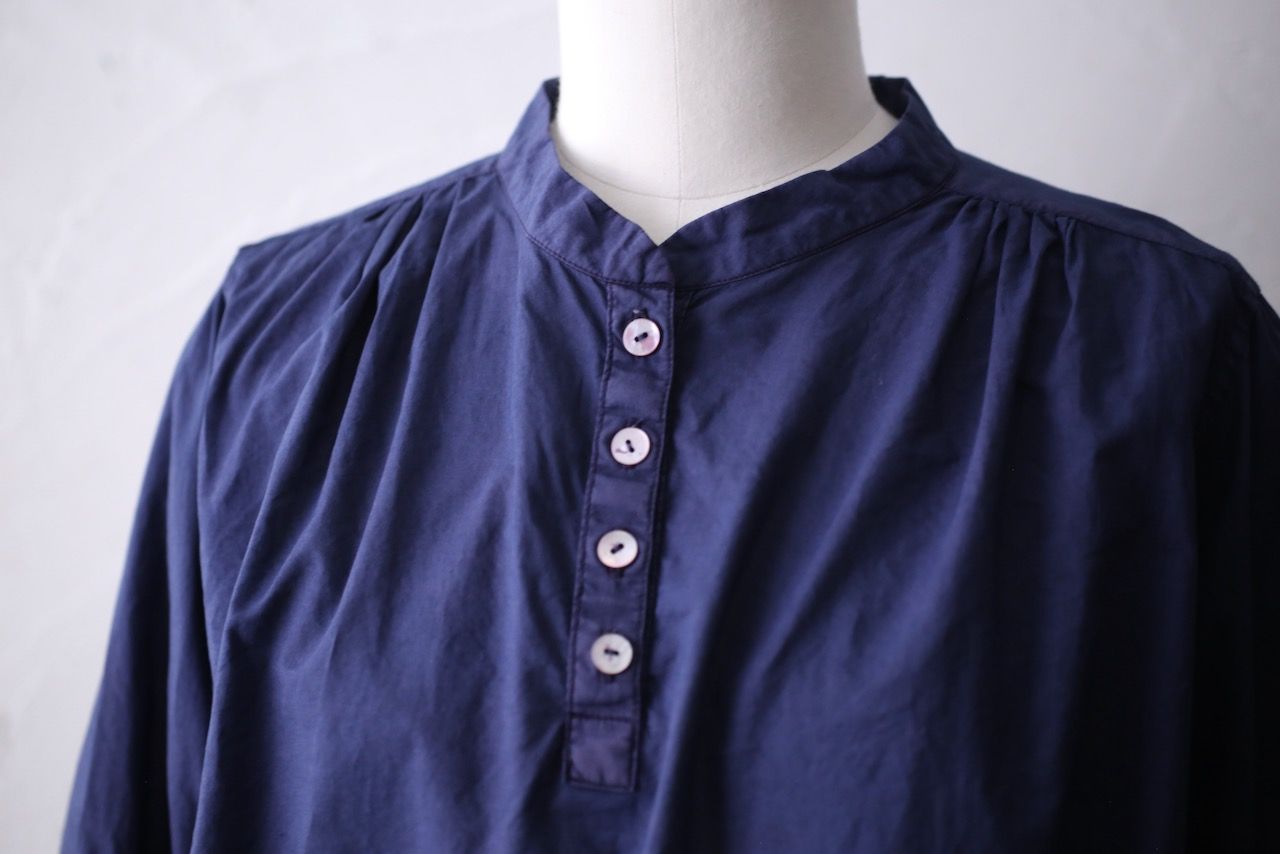 Organic cotton blouse. Color: Deep indigo