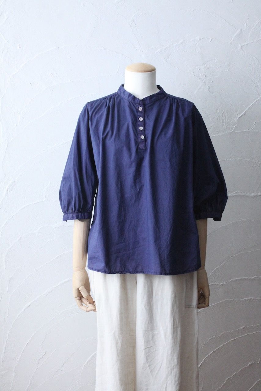 Organic cotton blouse. Color: Deep indigo