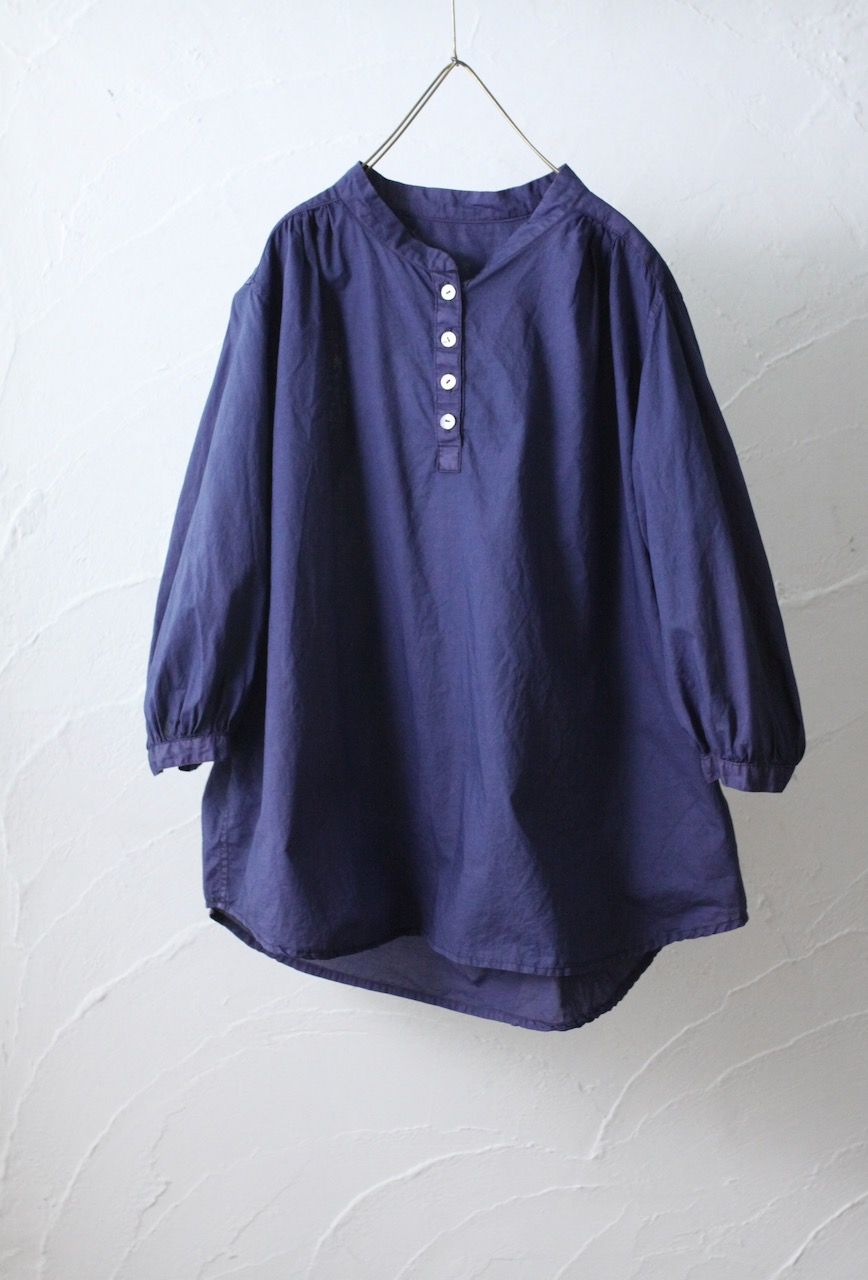 Organic cotton blouse. Color: Deep indigo