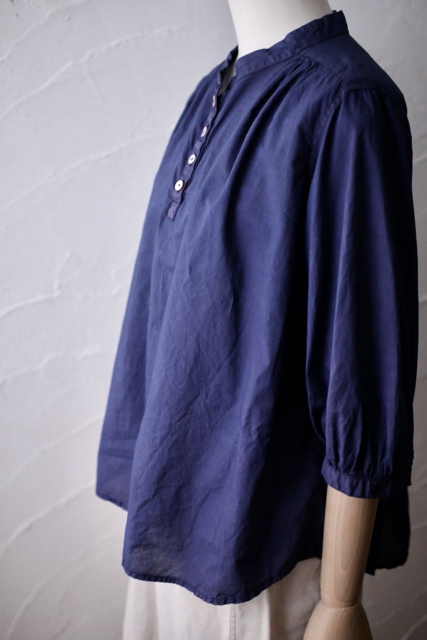 Organic cotton blouse. Color: Deep indigo