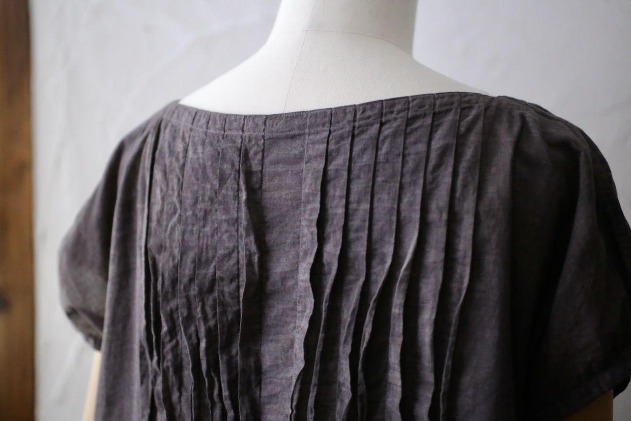 Khadi cotton tucked blouse: Eggplant