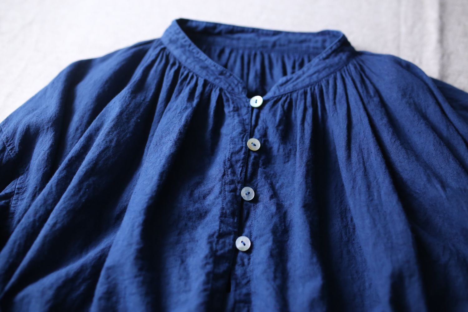 カディコットン カウント100 ギャザーブラウス khadi cotton pullover blouse 「藍/ indigo」