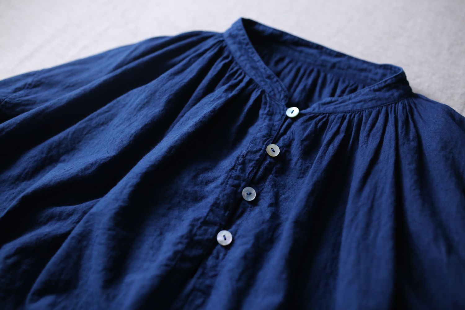 カディコットン カウント100 ギャザーブラウス khadi cotton pullover blouse 「藍/ indigo」