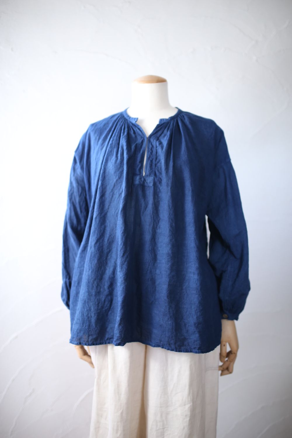 カディコットン カフタン風ブラウス/Khadi cotton pullover blouse「藍シャンブレー➕藍後染め/Indigo」