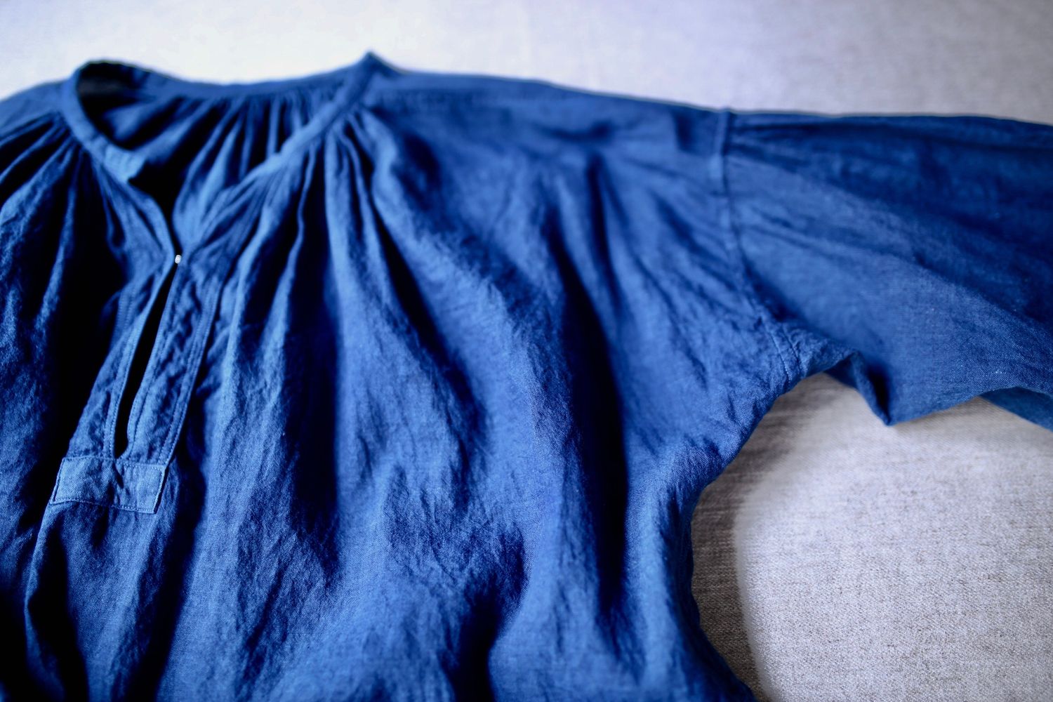 カディコットン カフタン風ブラウス/Khadi cotton pullover blouse「藍シャンブレー➕藍後染め/Indigo」