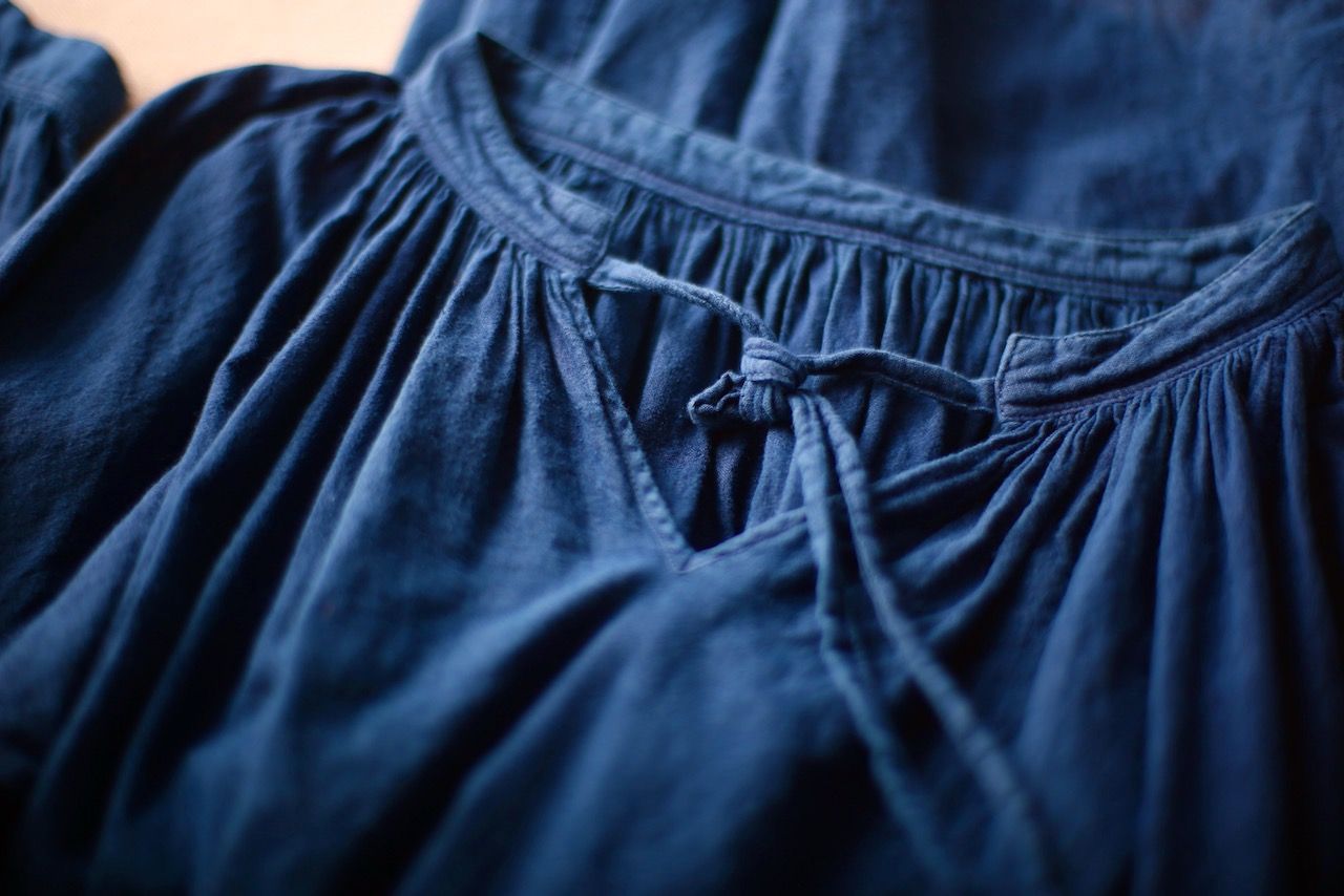 カディコットン ボーのブラウス/Khadi cotton blouse「藍シャンブレー➕藍後染め/Indigo」