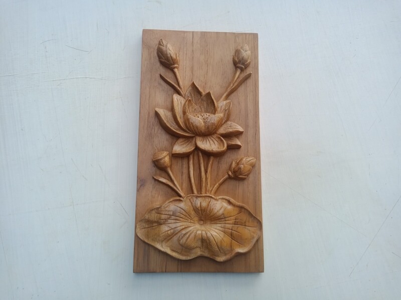 Hiasan dinding kayu, dekorasi dinding kayu,  bunga lotus,  seni ukir jepara.