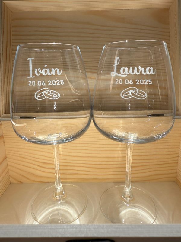 Copas grabadas con caja de madera - Diseño 1
