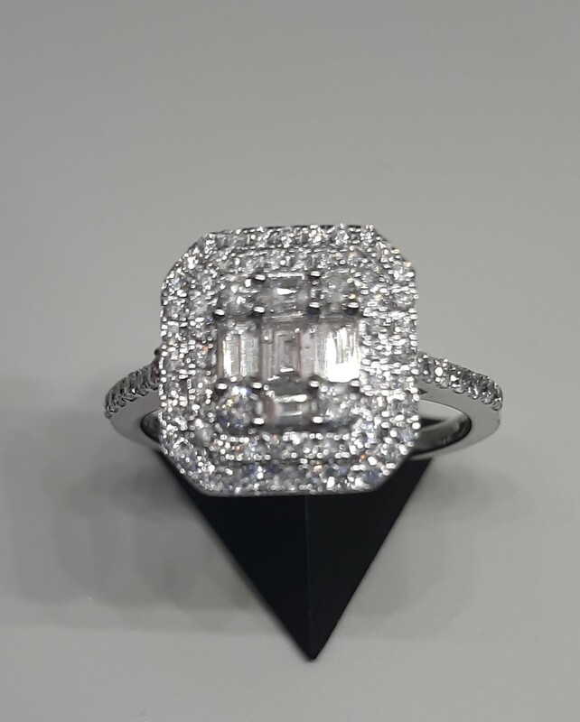 18ct White Gold 1ct Diamond Set Cluster Ring