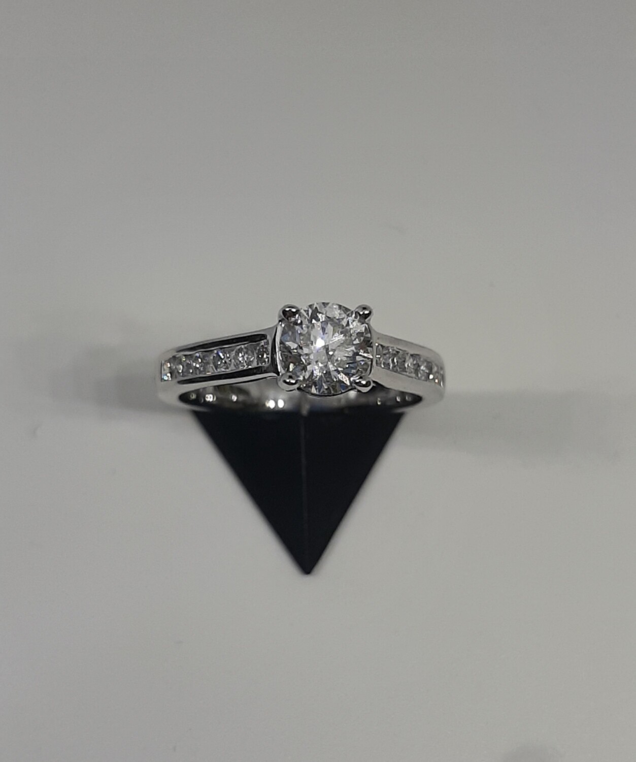 18ct White Gold Diamond Set Single Stone Ring with Diamond set Shoulders