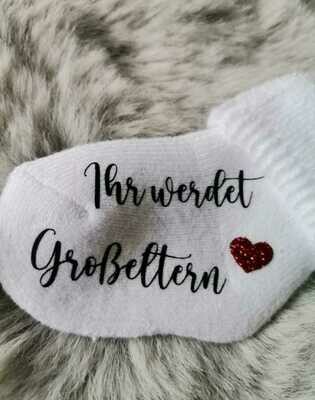 Babysöckchen; Spruch: &quot;Ihr werdet Großeltern&quot;