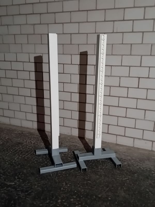 Neuwertig: Hindernisständer mit Metallsockel