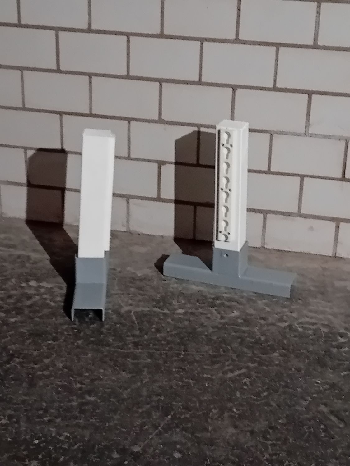 Neuwertig: Longierhindernisständer mit Metallsockel