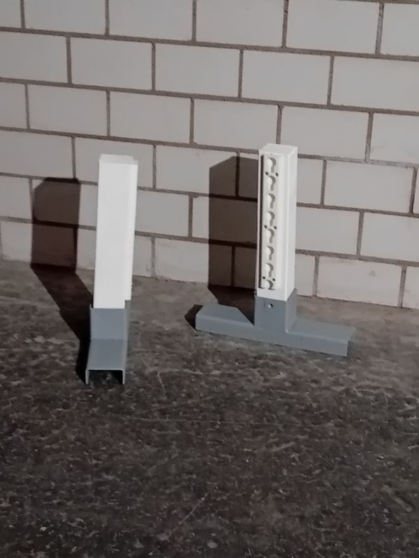 Neuwertig: Longierhindernisständer mit Metallsockel