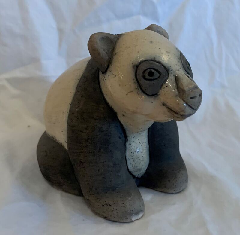 Handgemaakte raku beeldje van Panda, uit atelier Fenix