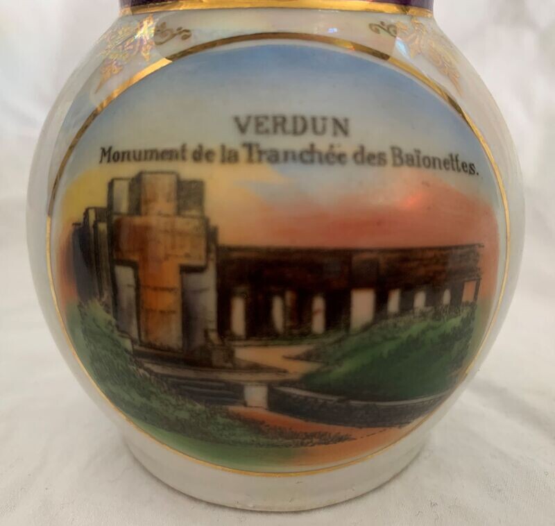 Porseleinen vaasje Verdun