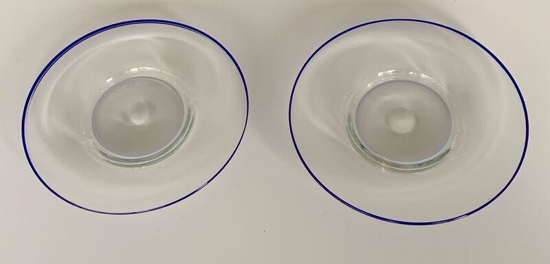Twee glazen design bordjes