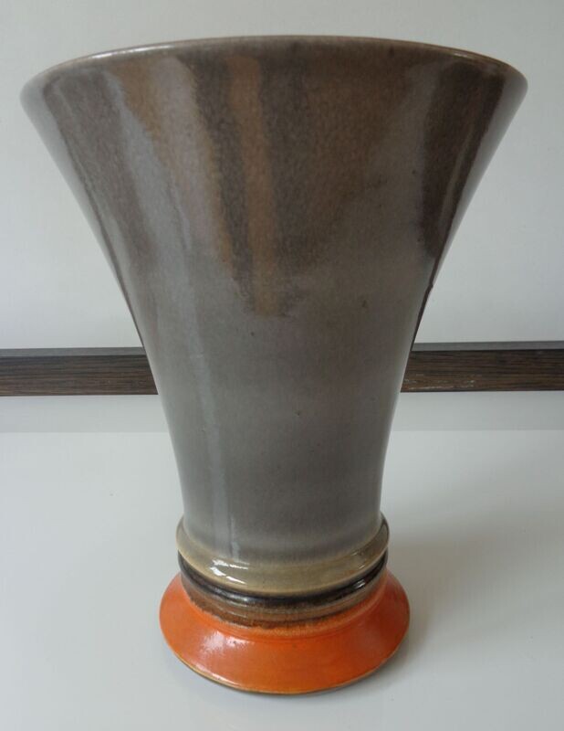 Vaas, Velsen, Kennemer Pottenbakkerij of N.V. Kennemer Potterij, model no. 80c