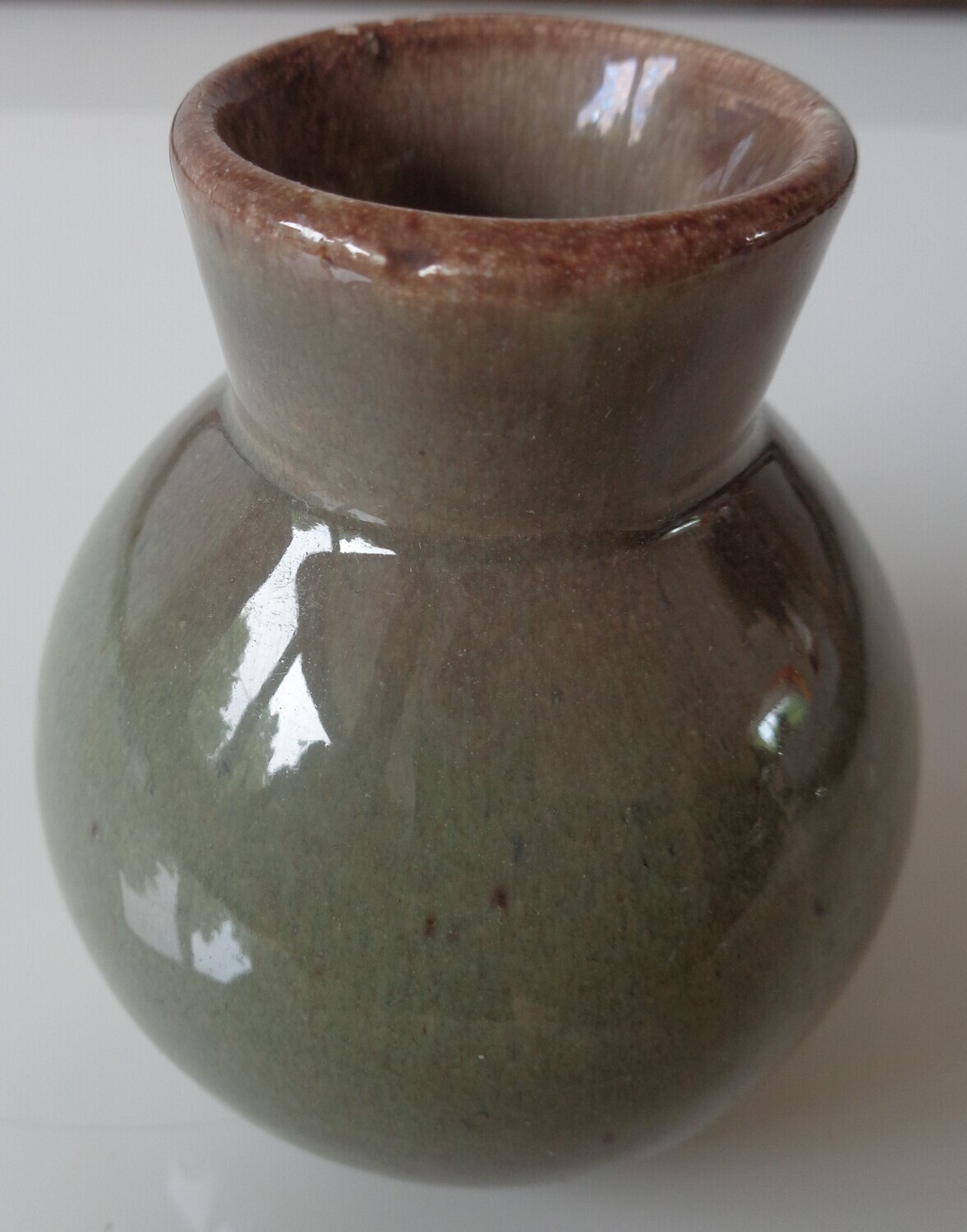 Vaasje, waarschijnlijk Velsen, Potterie Kennemerland, Kennemer Pottenbakkerij, N.V. Kennemer Potterij, Plateel Noord-Holland of Kunstaardewerkfabriek Velsen, model no. 79 of 19