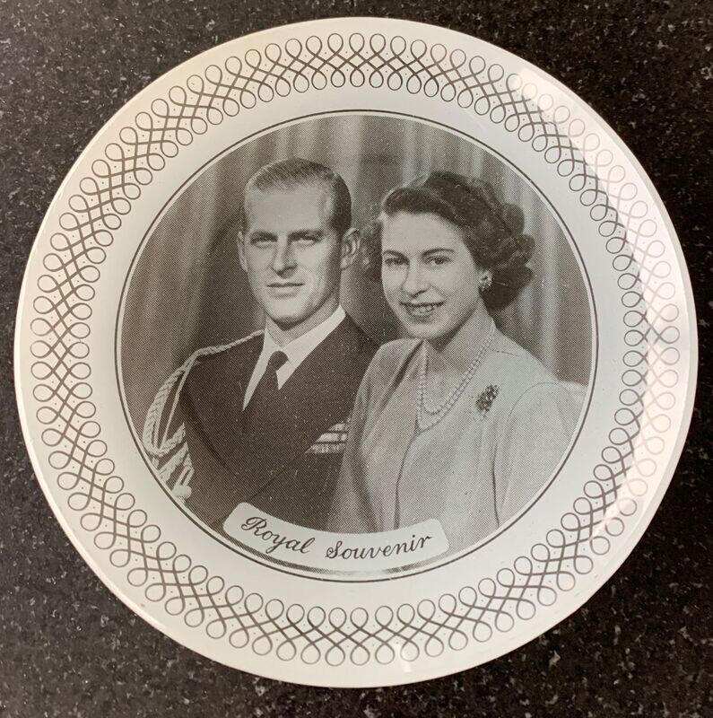 Small glass plate ‘Royal Souvenir’ (Coronation of Queen Elizabeth II, June 2, 1953).