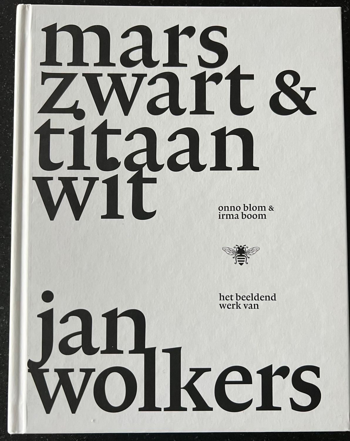 ​Onno Blom, Irma Boom, Mars zwart & titaan wit. Het beeldend werk van Jan Wolkers, Leiden: Steelijk Museum De Lakenhal, 2008, 214 pp.
