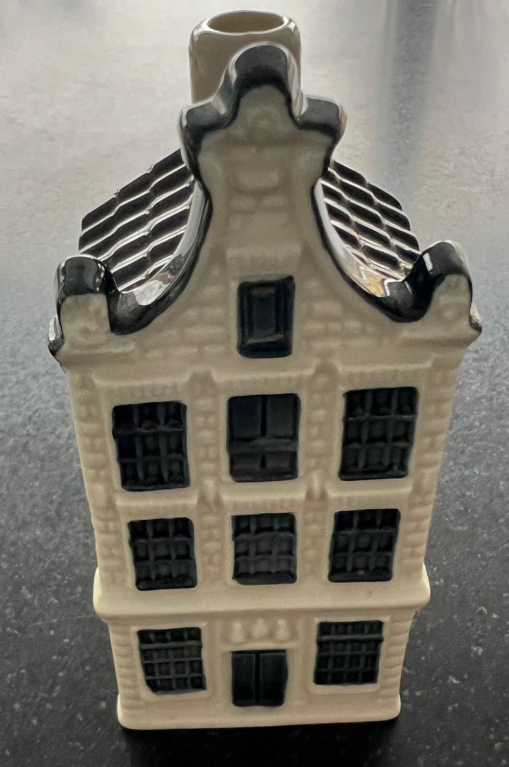 ​Porseleinen BOLS KLM huisje nr. 80