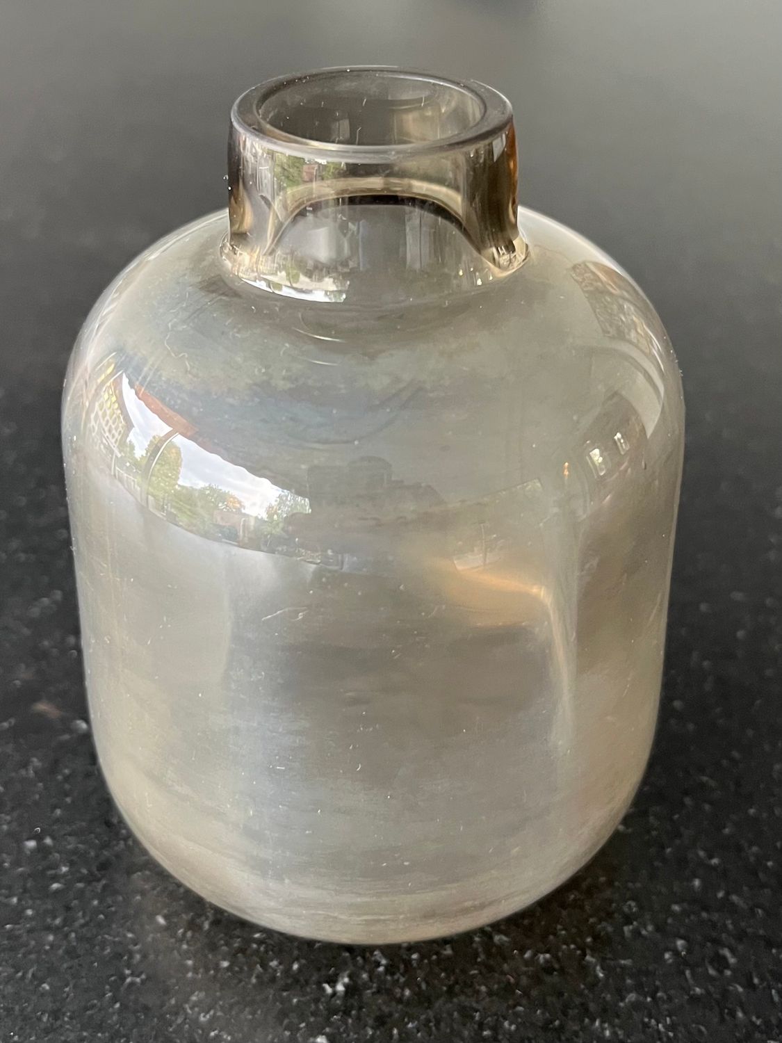 Art Deco rook-glazen vaas. Art Deco rook-glazen vaas.