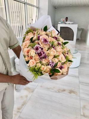101 Pink Roses with Chrisantemums Design Bouquet