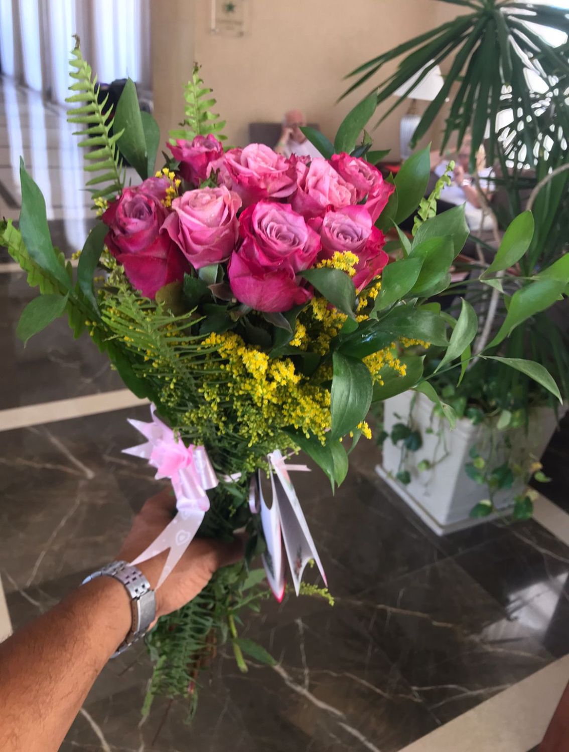 9 Pink Roses Bunch In a Vase