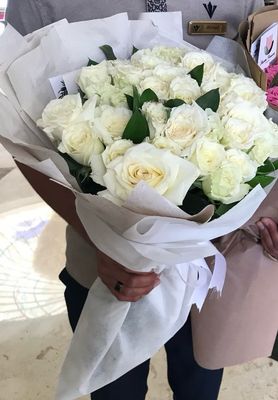 31 White Roses Bouquet with Design Wrapping in a Vase