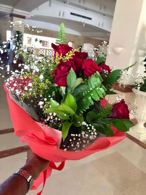 9 Red Roses Bouquet 