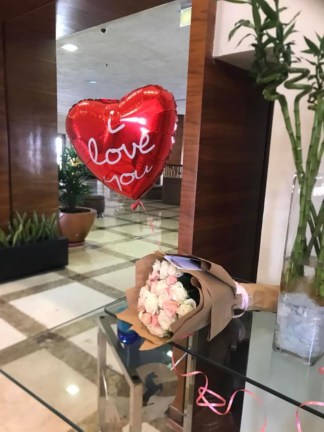 Bouquet of 25 Roses and I Love You helium balloon 
