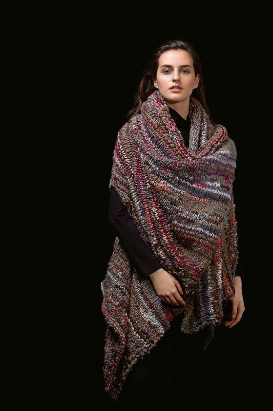 Lange Weste aus Lang Yarns Gossip - Gratisanleitung Lange Weste aus Lang Yarns Gossip - Gratisanleitung