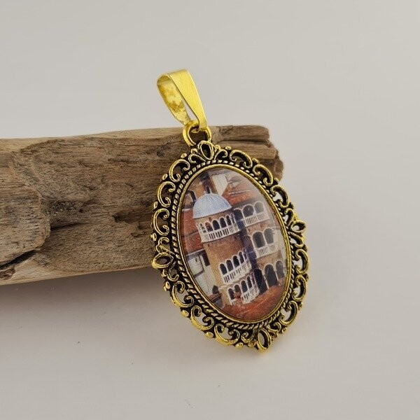 Medaillon "Scala del Bovolo" Antikgold Oval