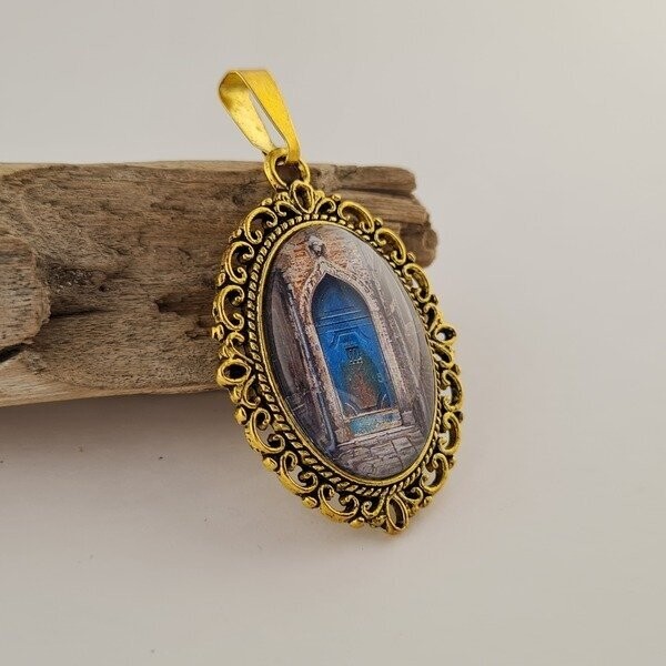 Medaillon "Die grüne Tür in Castello" Antikgold Oval
