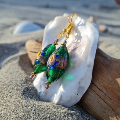 Ohrringe "Waldgrün" - echtes Muranoglas & Gold - Olivenform