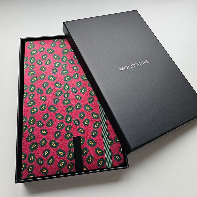 Moleskine-Notizbuch Moleskine-Notizbuch "Silk Collection" Seiden-Einband Bordeaux in edler Geschenkbox - limitiert