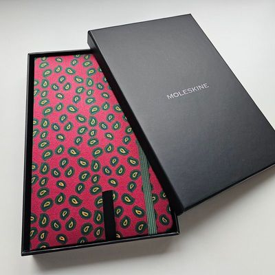 Moleskine-Notizbuch Moleskine-Notizbuch "Silk Collection" Seiden-Einband Bordeaux in edler Geschenkbox - limitiert