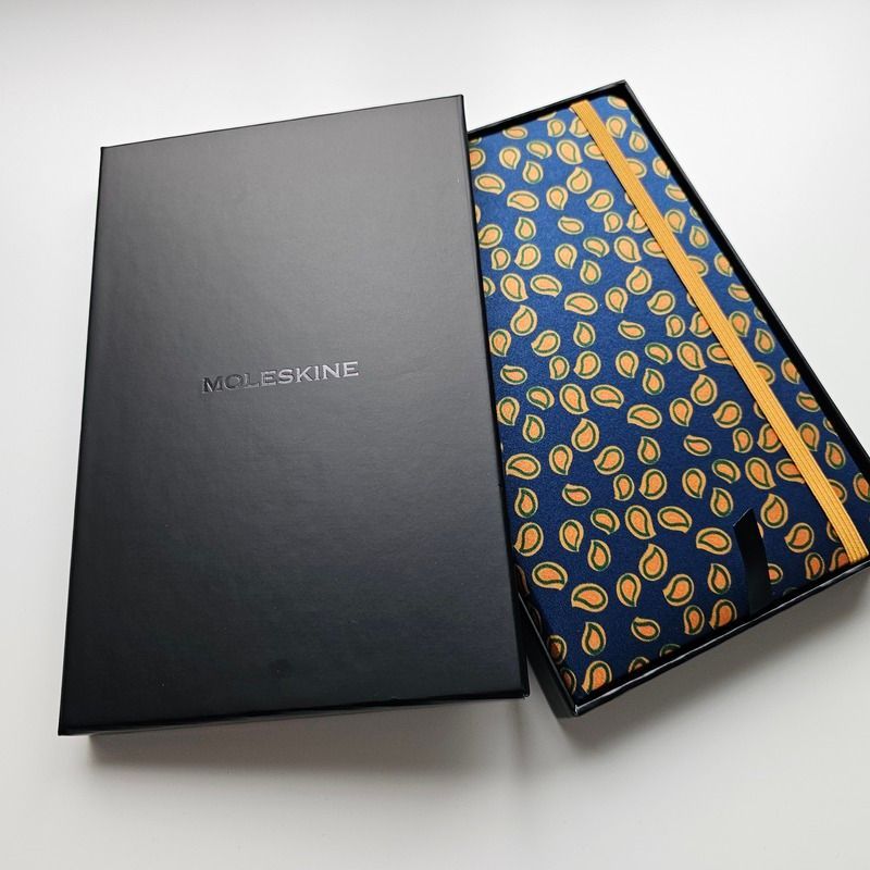 Moleskine-Kalender "Silk Collection" Seiden-Einband Königsblau in edler Geschenkbox - limitiert