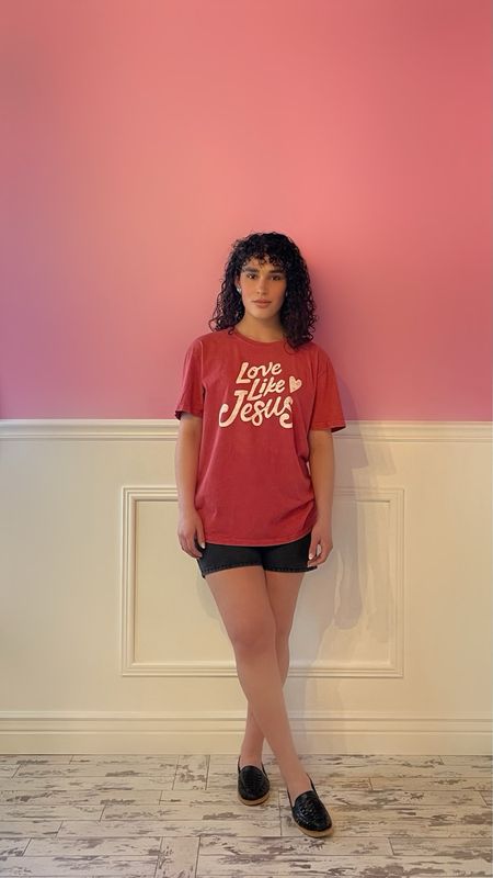 Love Like Jesus Graphic Tee