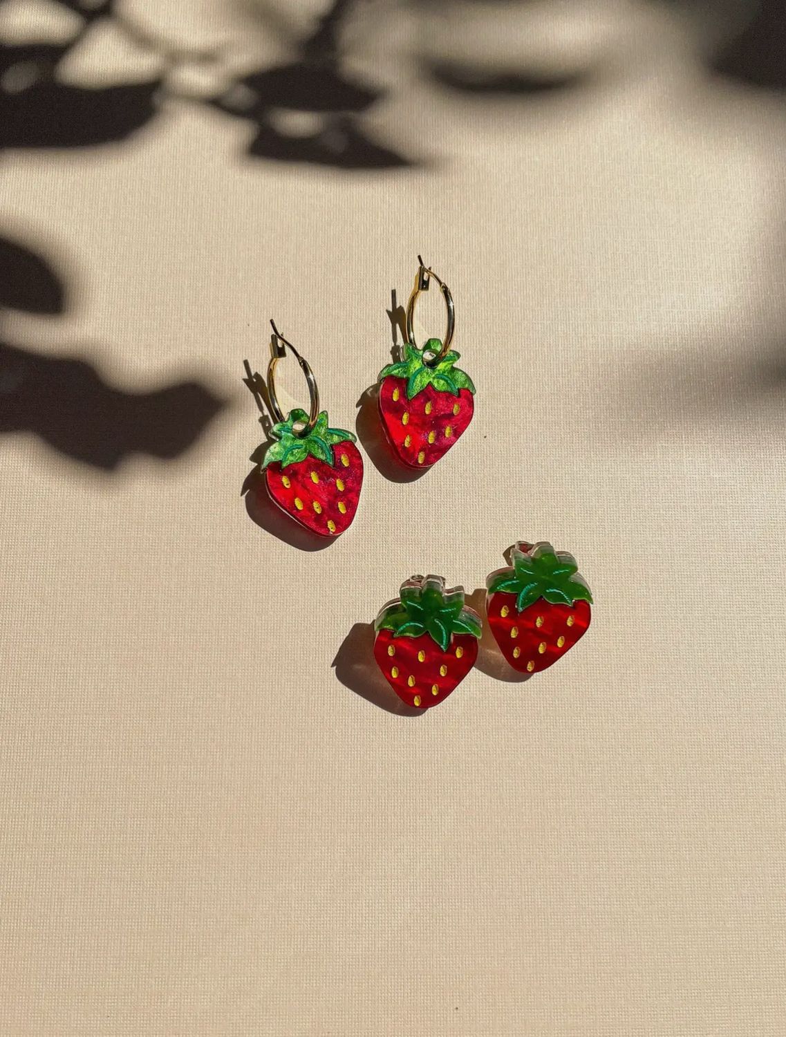 Straw Buh Buh Buh Berry Dangle