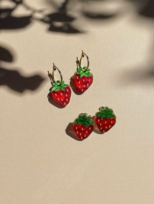 Straw Buh Buh Buh Berry Dangle Straw Buh Buh Buh Berry Dangle