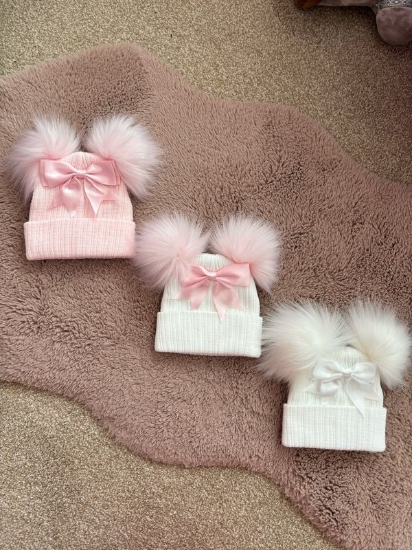 Pom Pom Bow Hat