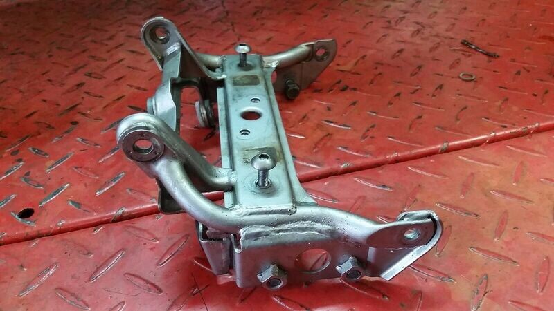 KAWASAKI NINJA ZX7R SUB FRAME REAR CENTER / TAIL BRACKET OEM 35011-1783