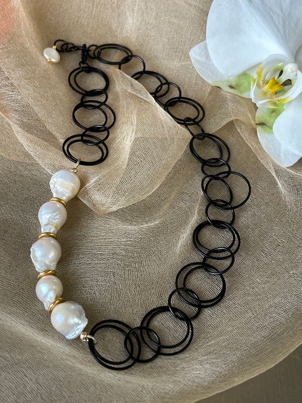 &#39;Baroque Pearl Collection - Necklace&#39;