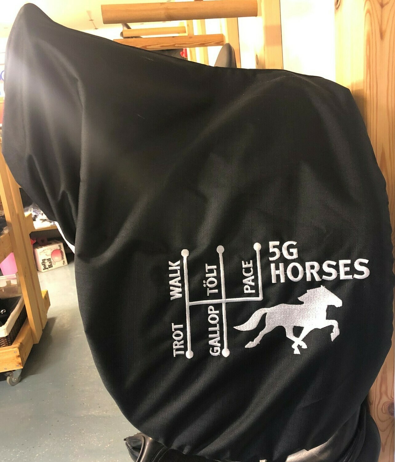 Satulansuoja 5G Horses logolla